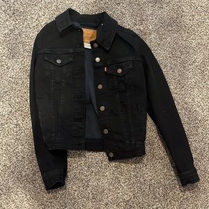 this is a black levi’s denim jacket, size xs, never worn